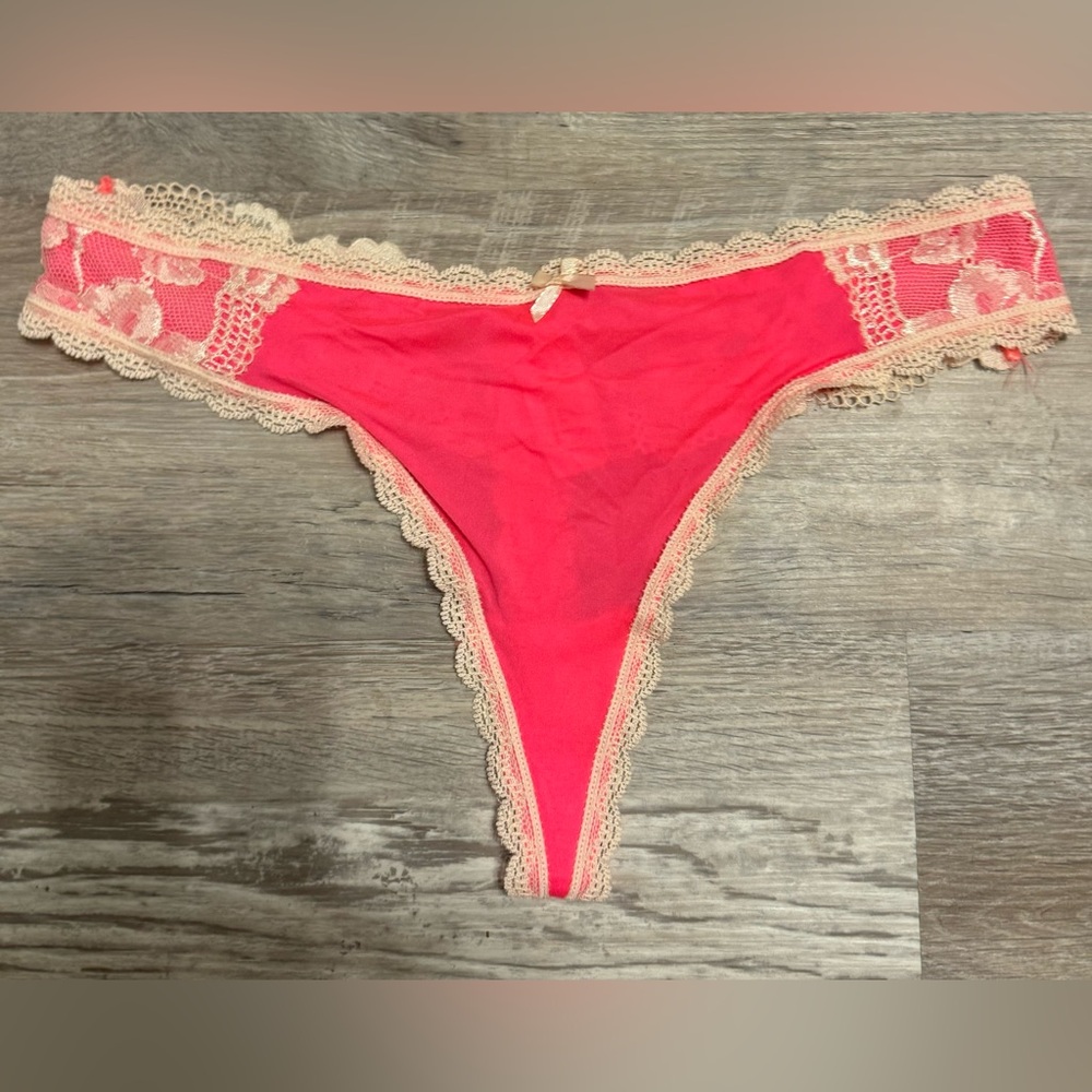 Victoria Secret Pink Lace Trim Thong Size M New With Tags